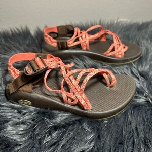 Chaco ZX/2 Vibram  Brown Base w/ Red/Woven Printed Straps Sandals Coral Sz 9